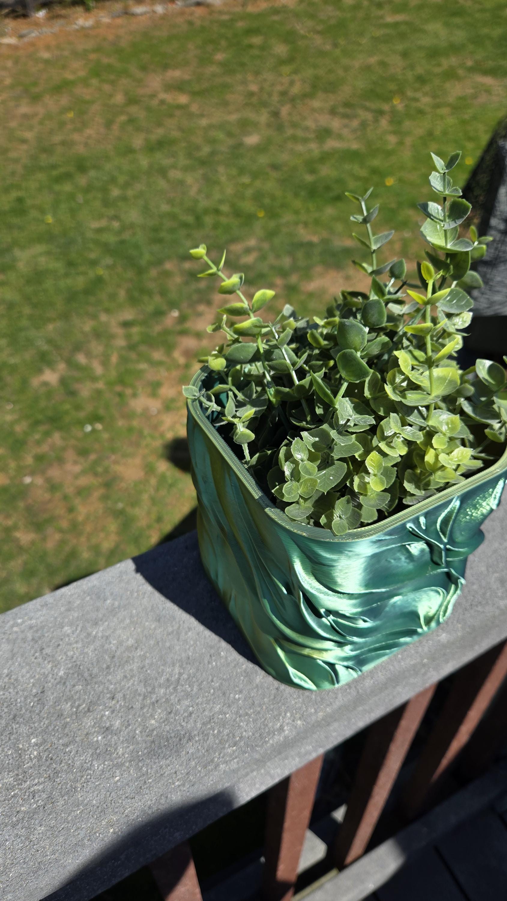 Zephyra Planter Pot