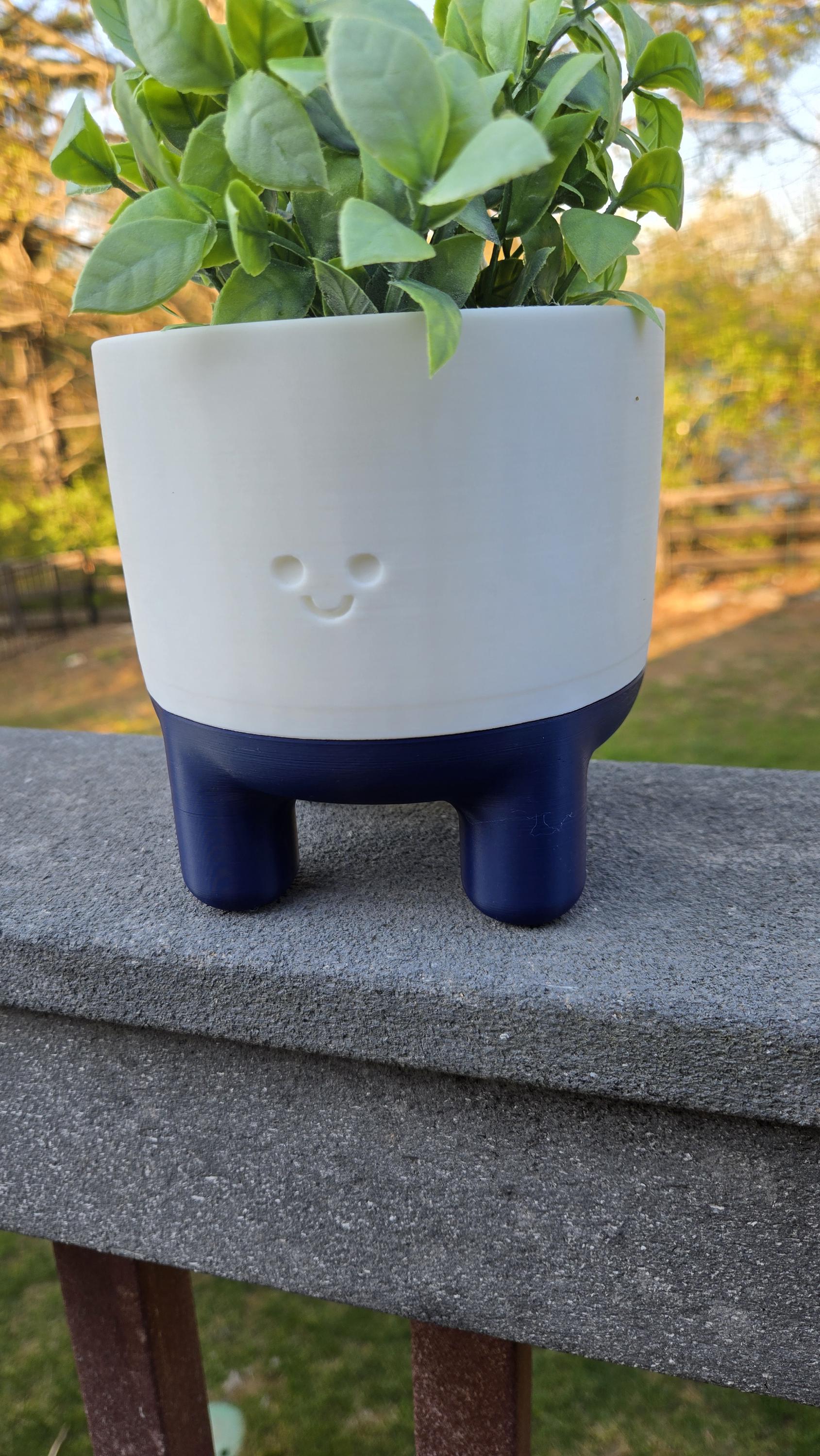 Happy "Melo" Planter with drainage
