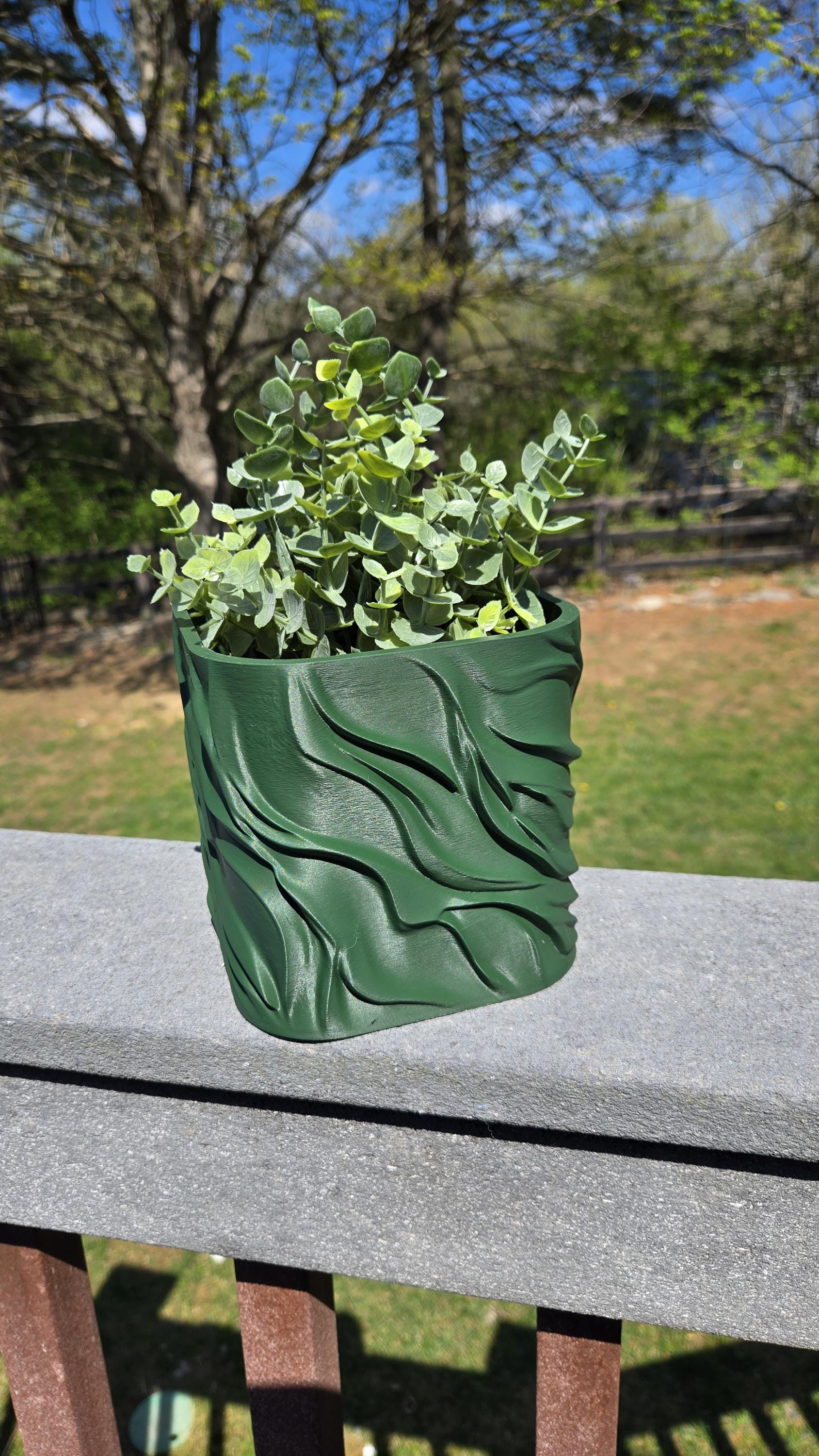 Zephyra Planter Pot