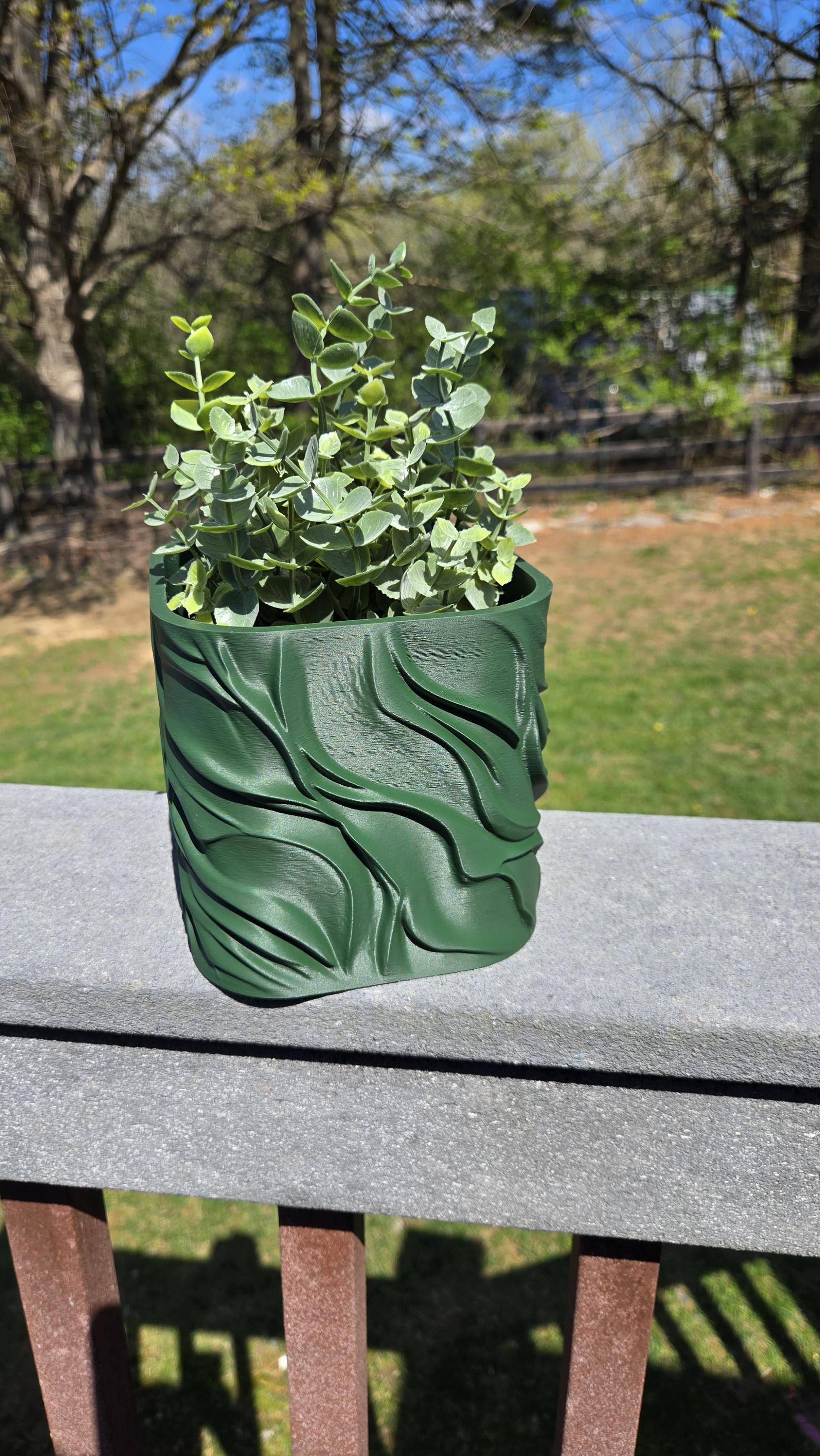 Zephyra Planter Pot