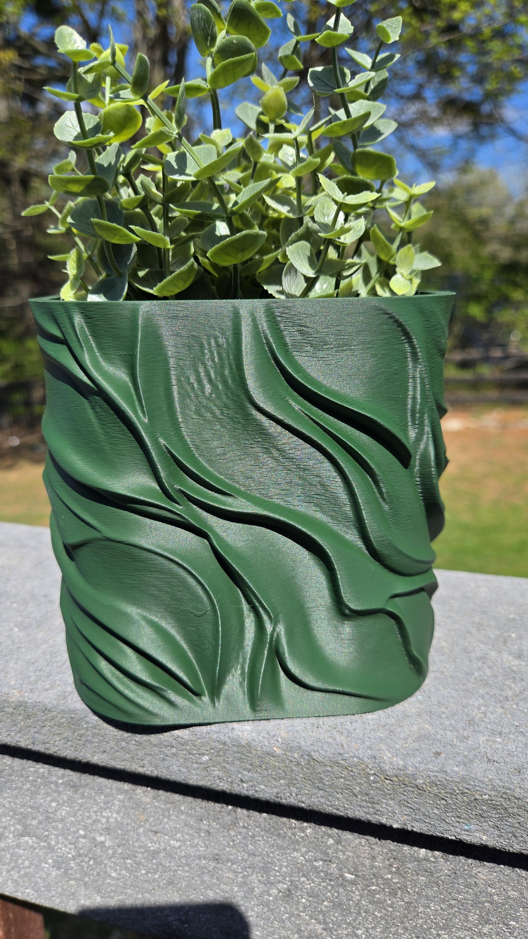 Zephyra Planter Pot