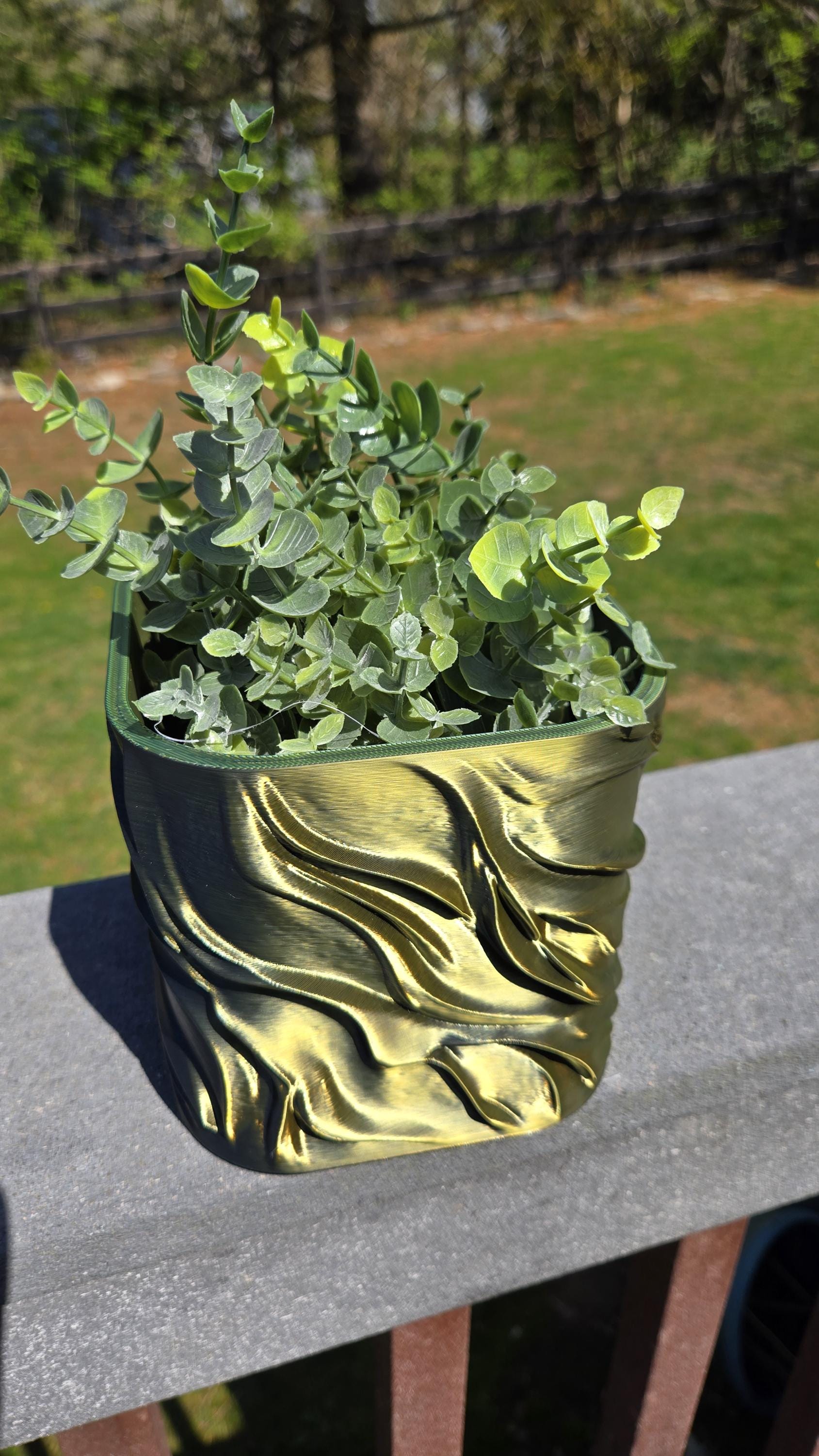 Zephyra Planter Pot